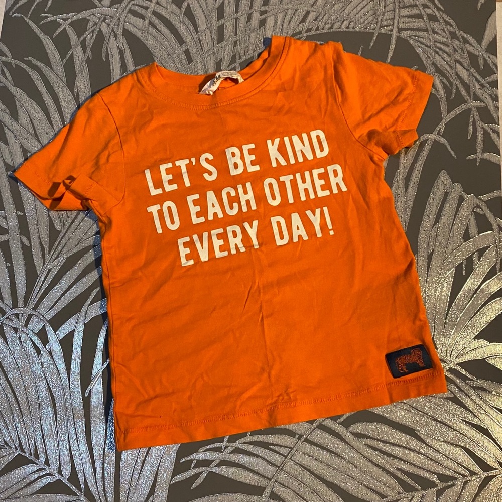 H& M tee